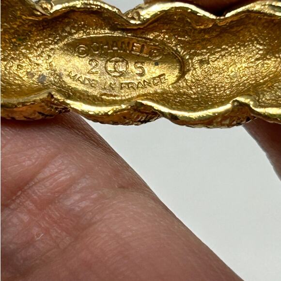 Vintage Chanel Made in France Twist Bangle - Picture 2 of 16